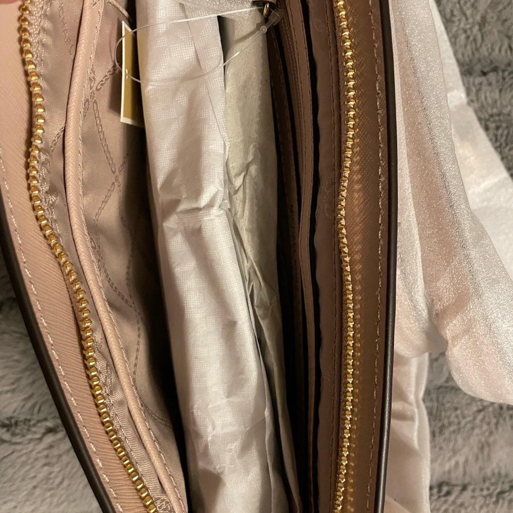 NWT Michael Kors Jet Set Travel Large Crossbody Clutch in Light Pink
